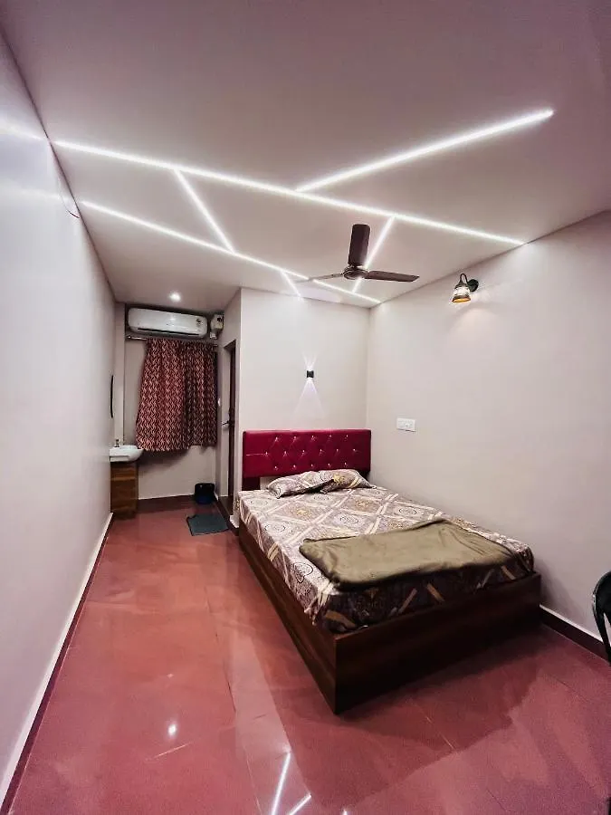 Jaktstuga Kvm Tourist Home Palakkad